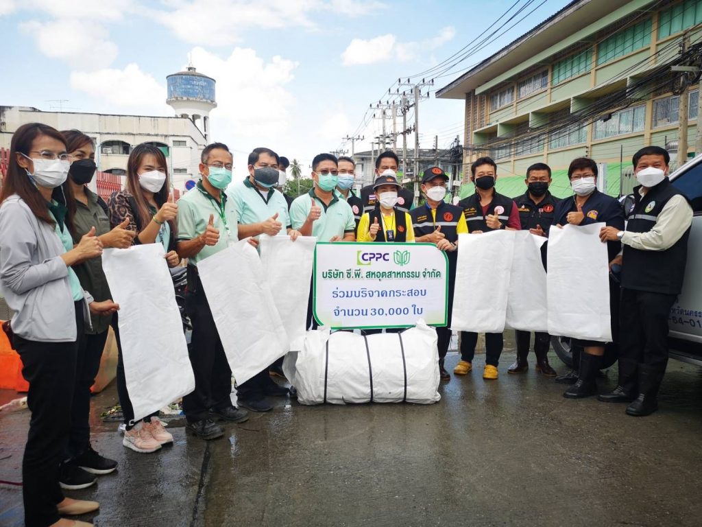 บริษัท ซี.พี.สหอุตสาหกรรม จำกัด กลุ่มธุรกิจบรรจุภัณฑ์ มอบกระสอบ 30,000 ใบ ช่วยผู้ประสบภัยน้ำท่วม จ.นครราชสีมา